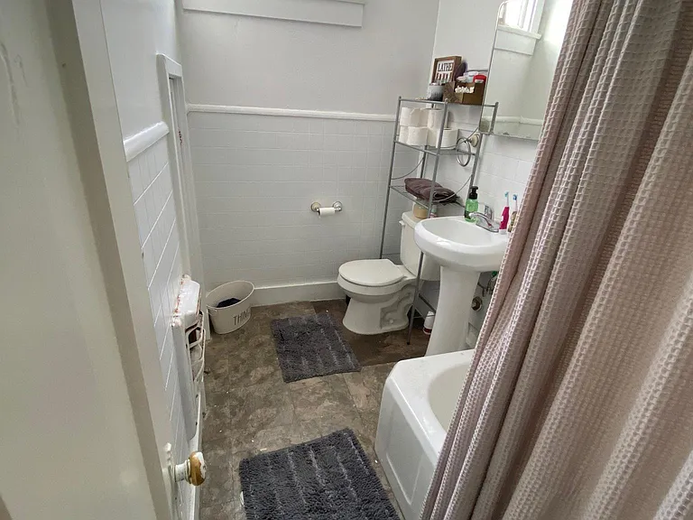 1822 Broadway St — Photo 10