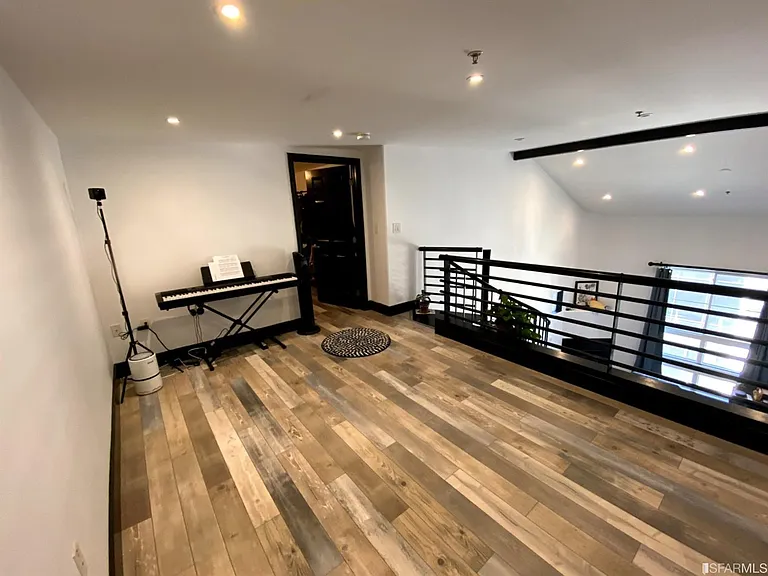 3rd bedroom beside loft