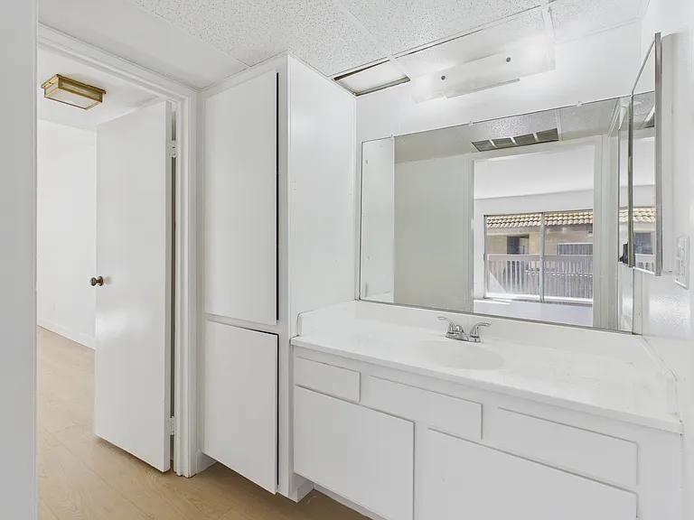La Cresta Apartments — Photo 42