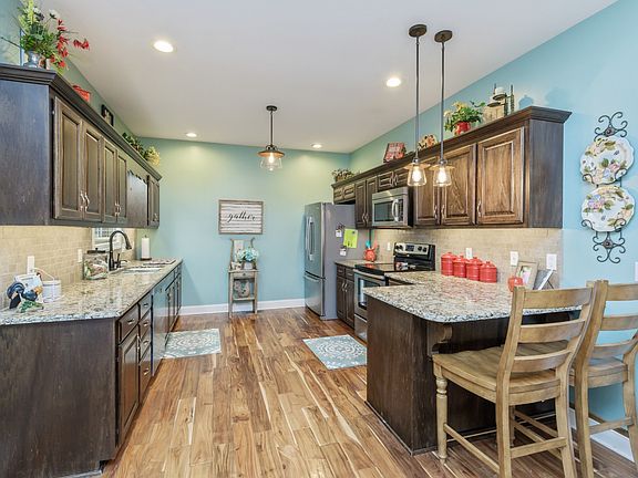 3rd image of 3906 Triple Crown Dr