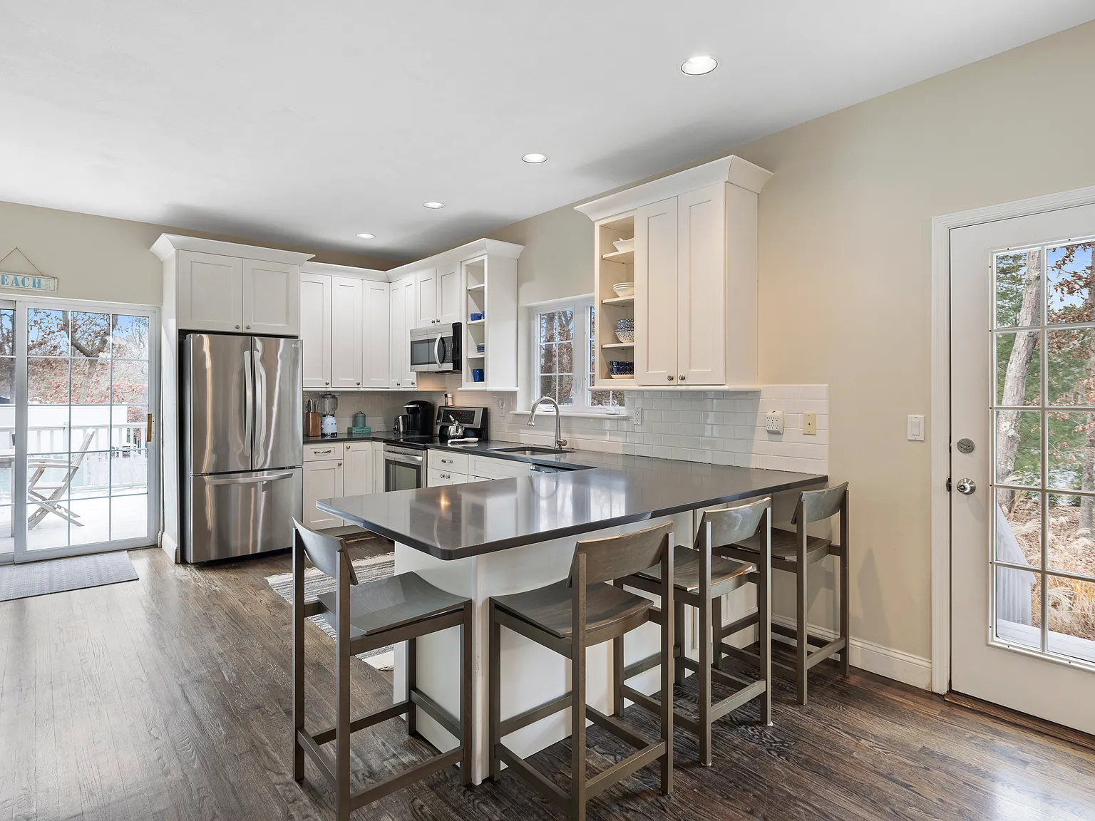 Near Northwest, Pristine Beach House — Photo 4
