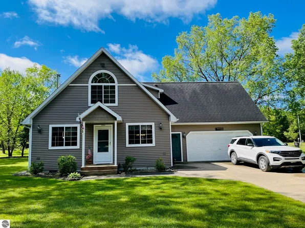 8095 Wedeln Trl, Cadillac, MI 49601