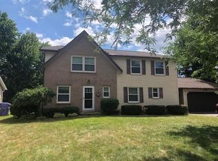 16 Sanders Farm Dr, Penfield, NY 14526