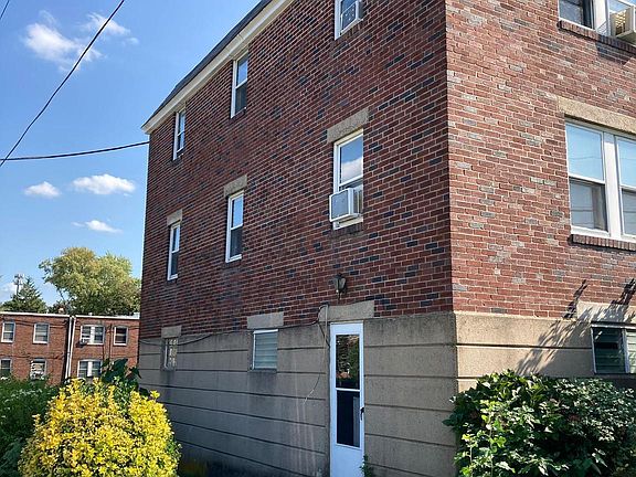 5th image of 398 E Upsal St