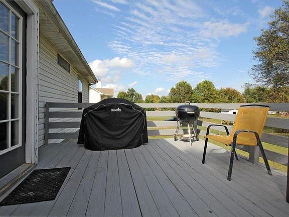 3rd image of 213 Northwoods Dr
