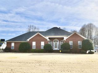 58 Sunnymeade Dr, Jackson, TN 38305