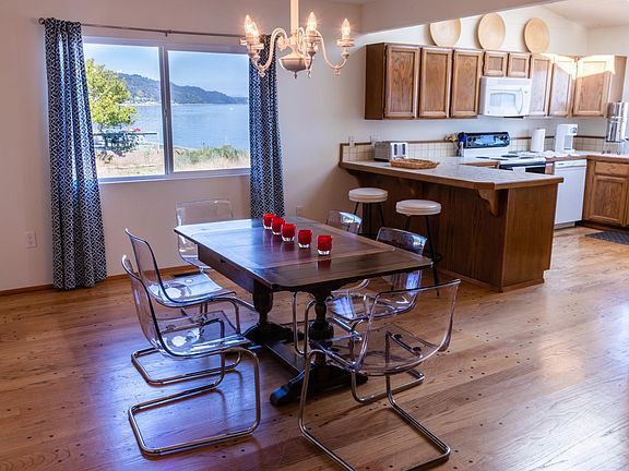 Dining/Kitchen