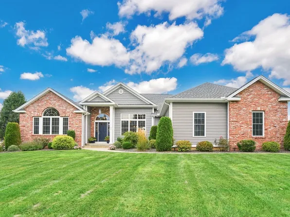60 Farmington Cres, Feeding Hills, MA 01030