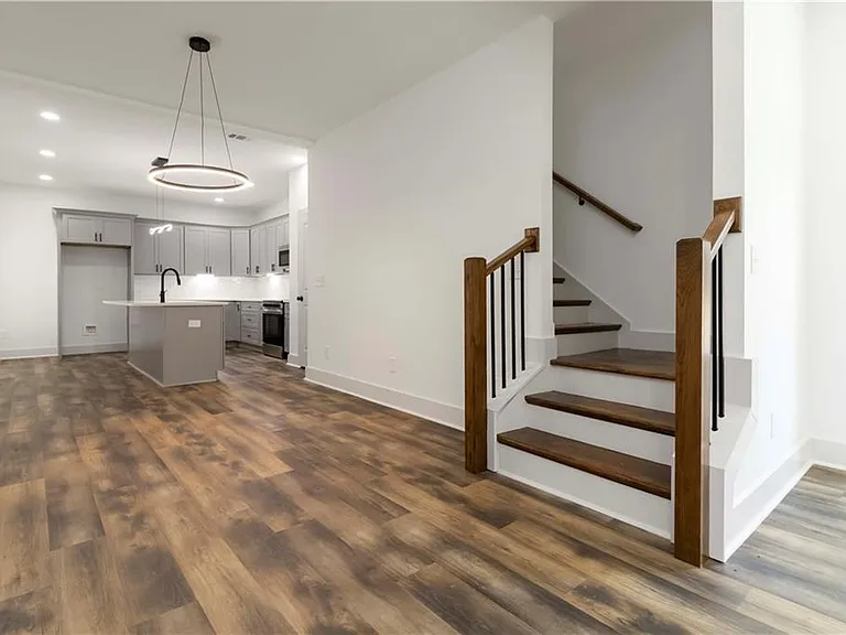 2884 Thompson Cir — Photo 10
