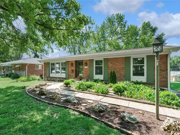 536 Villa Gardens Dr, Saint Louis, MO 63122