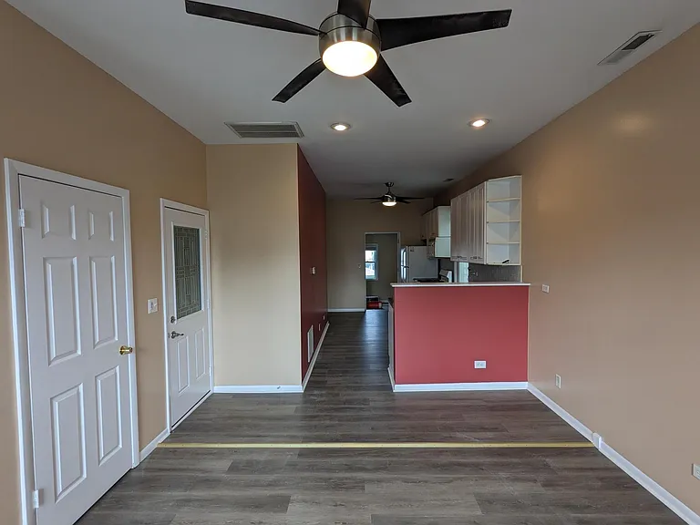 2426 W Moffat St #2 — Photo 9