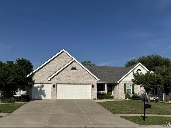 727 Hawk Run Dr, O'Fallon, MO 63368