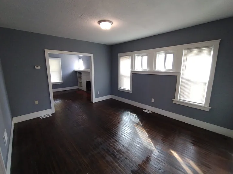 2474 Fullerton Ave — Photo 11