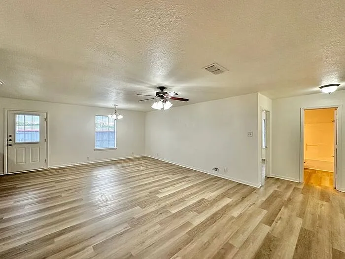 3 bed, 2.0 bath, 1506 sqft, $1,325 — Photo 4