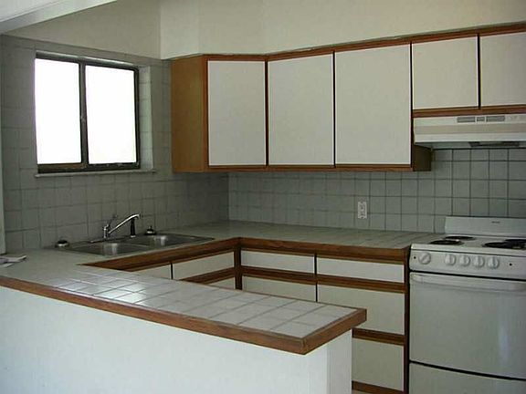 2nd image of 3026 Alhambra St