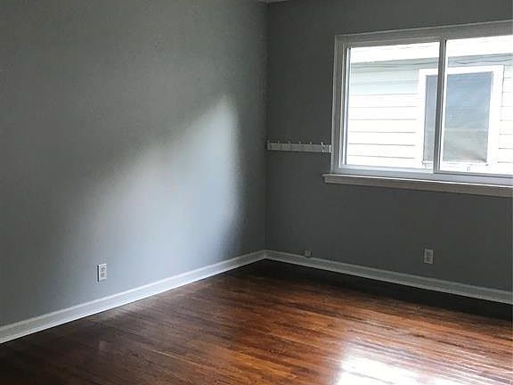 4th image of 2324 Pearland Ave