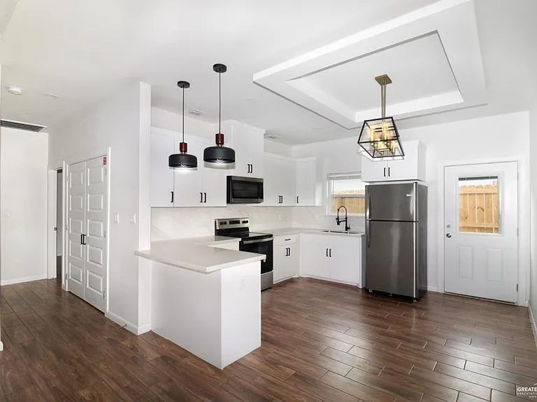 1312 S Xanthia St #4 — Photo 2