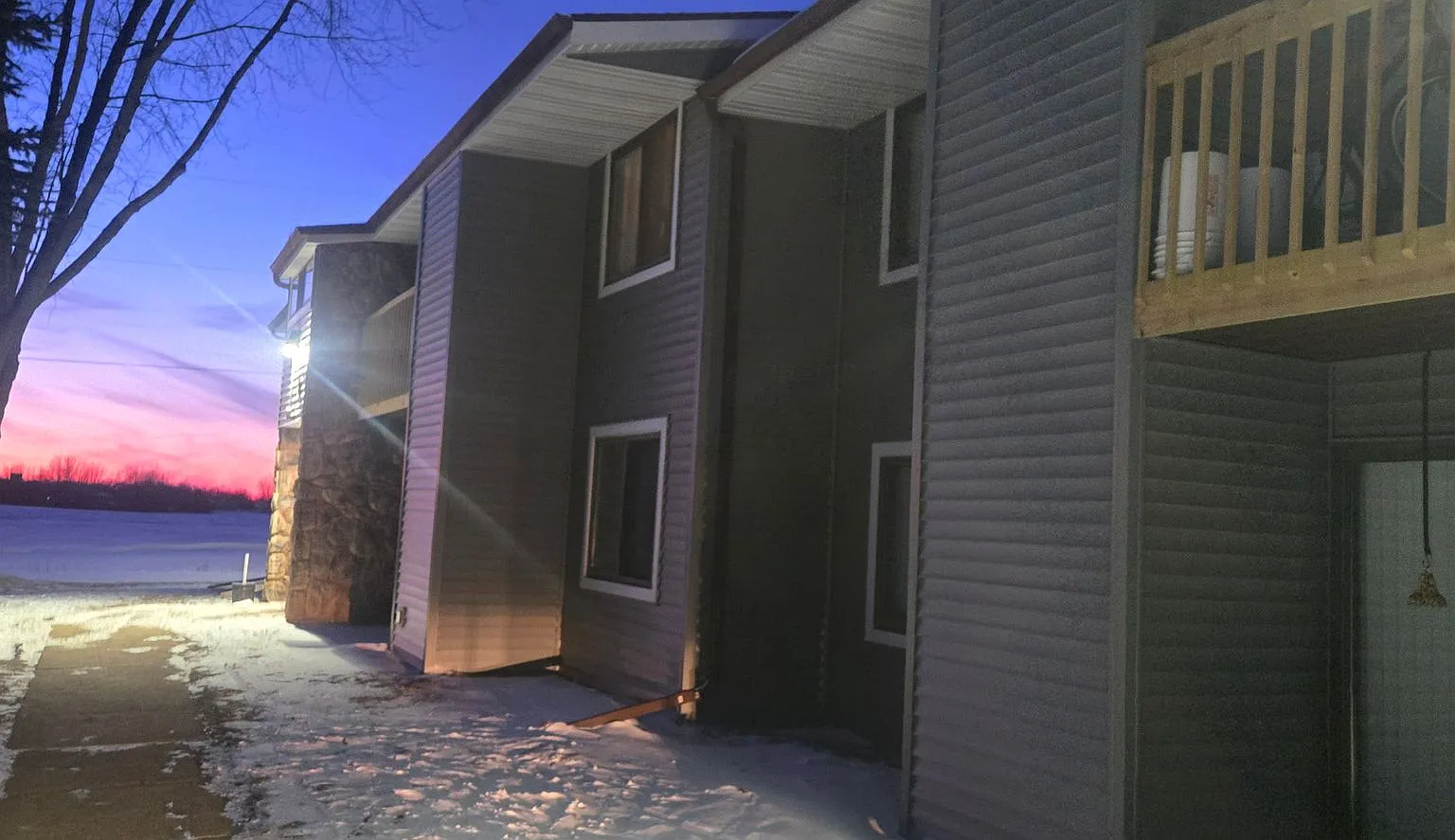 Available 1bd 1ba- 6 Weeks Free Rent! — Photo 2