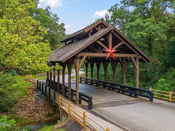 3rd image of 2215 Covered Bridge Blvd