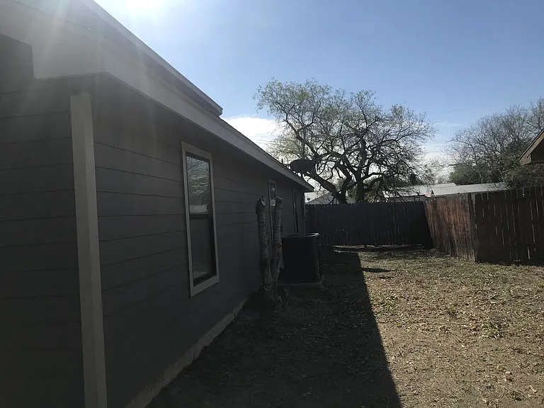 600 E Alexander St — Photo 11