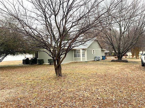4th image of 58 Meadowbrook Cir