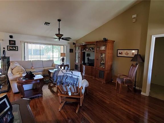 4th image of 4841 SW 24th Ave