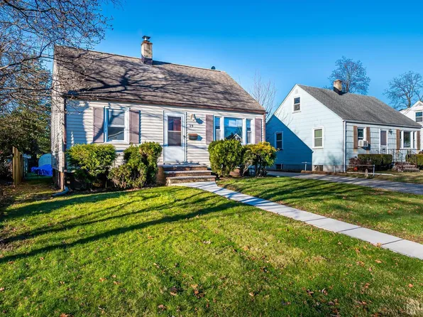 29 Grove Ave, Metuchen, NJ 08840