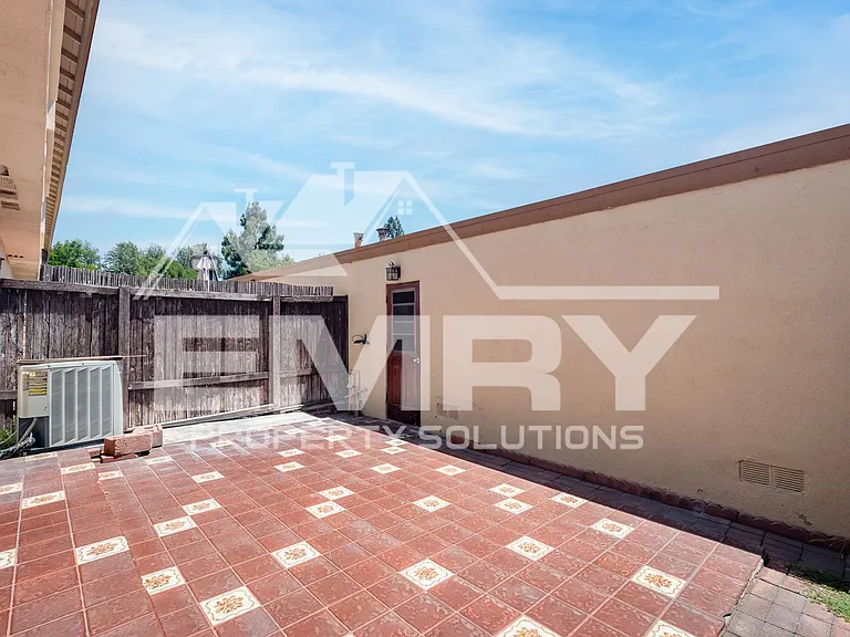9781 S Karmont Ave — Photo 35