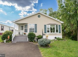 139 Creeks Edge Ct, North Wales, PA