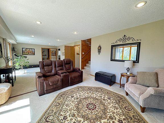 4th image of 2216 Ridgewood Dr