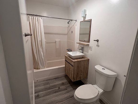 10944 STRATHMORE DRIVE, WESTWOOD, CA 90024 - Bathroom 1