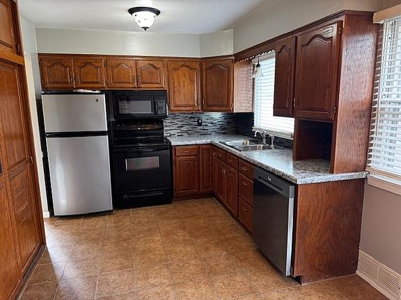 5th image of 1810 W 8th St