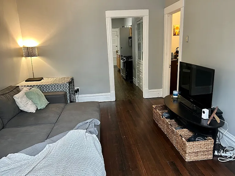 2552 N Southport Ave #1F — Photo 3