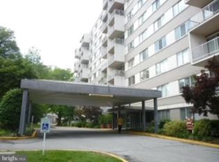 4977 Battery Ln APT 121, Bethesda, MD 20814