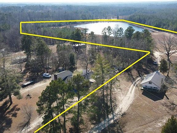 These lines are not exact but they are intended to give the view an understanding of the property.