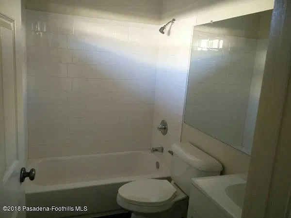 2 bed, 2.5 bath, 1089 sqft, $3,350 — Photo 4
