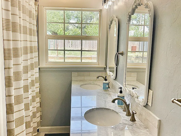 810 W Moore Ave — Photo 5