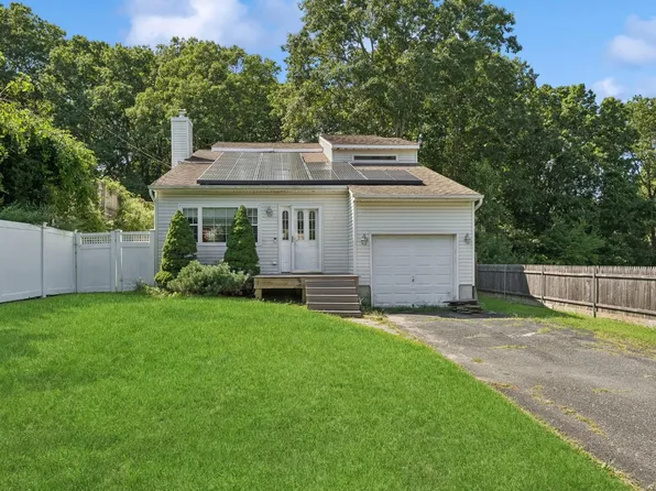 567 Starlight Drive, Shirley, NY 11967