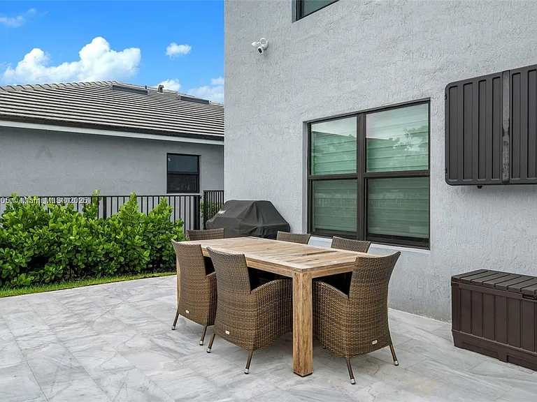 3142 Poinciana St — Photo 14