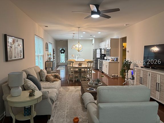 4th image of 320 Gleneagle Court