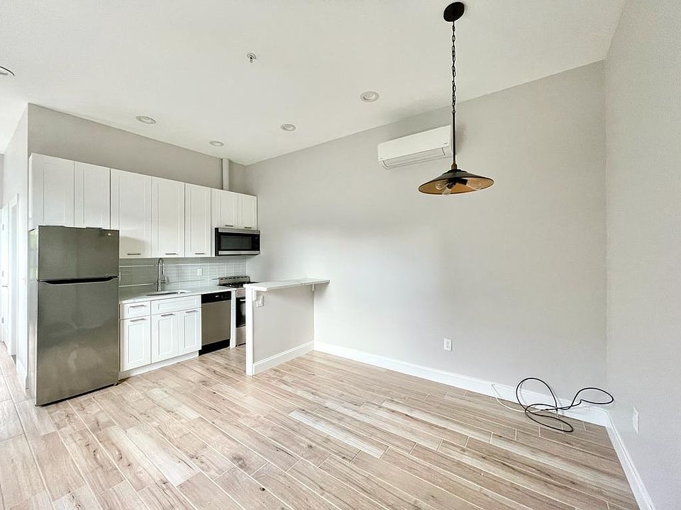 2nd image of 45 Clifton Pl #3BA