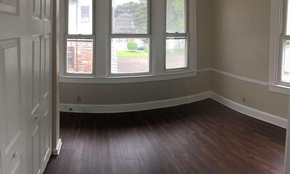 2nd image of 20 York Rd #1R