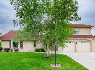 52644 Farmingdale Dr, Granger, IN 46530