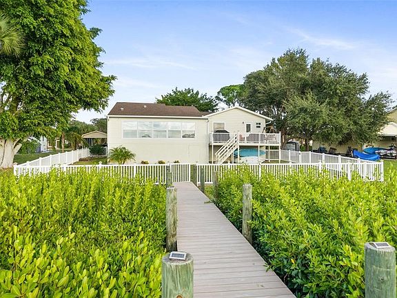 5th image of 1017 Bay Harbor Dr
