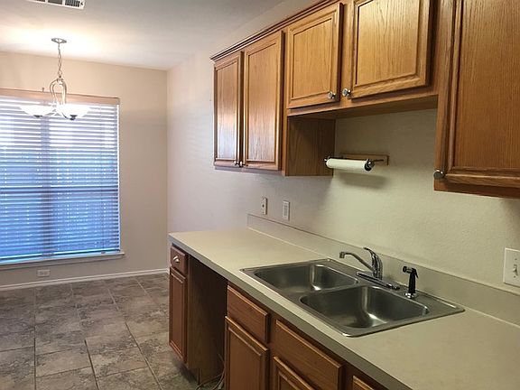 4th image of 1021 Courtney Dr