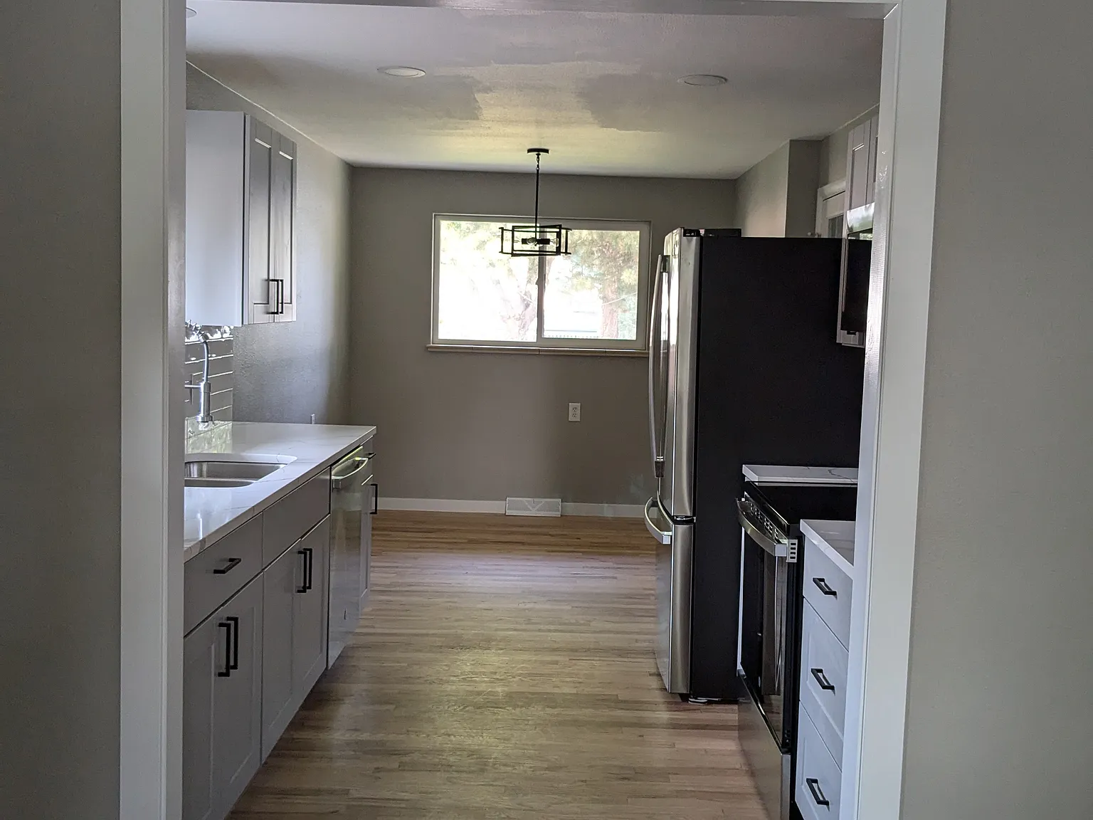5 bed, 1972 sqft, $3,200 — Photo 4