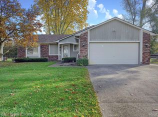 4370 Kelsey Farm Dr, Commerce Township, MI 48390