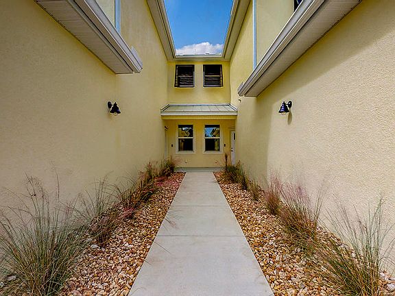 4th image of 3940 Playa Del Sol Dr #103