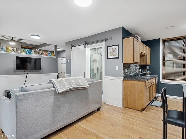 1920 W Dickens Ave #1F — Photo 8