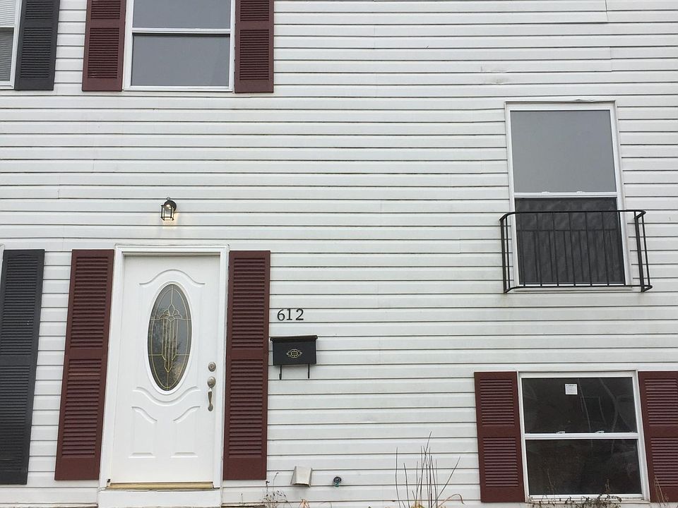 1st image of 612 Greenbriar Ln